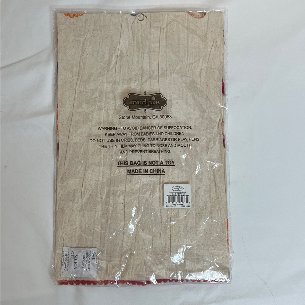 Mud Pie Friendsgiving Kitchen Towel with Fall Accents NWT - Picture 2 of 3